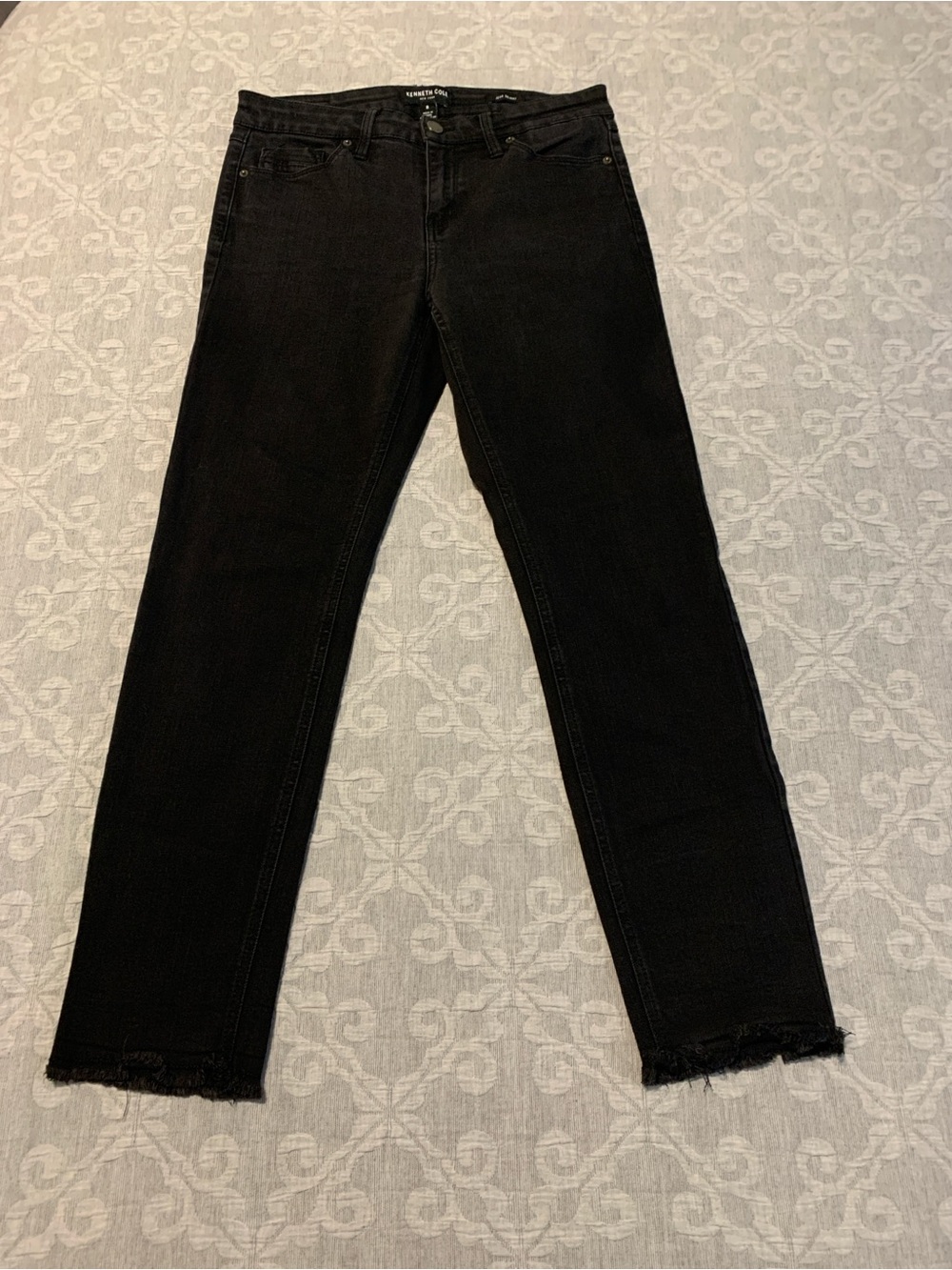 Kenneth Cole New York Black Jess Skinny Jeans with Raw Hem (Size 8)